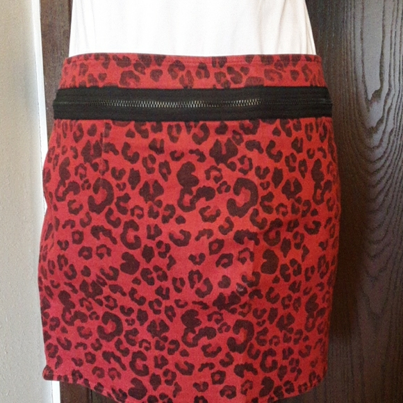 Iron Fist Red Flag Skirt❤🖤 - Picture 6 of 14